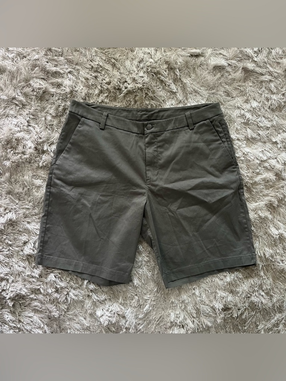 Lululemon ABC Classic-Fit
Short 7" Warpstreme Mens Size 36 Army Green